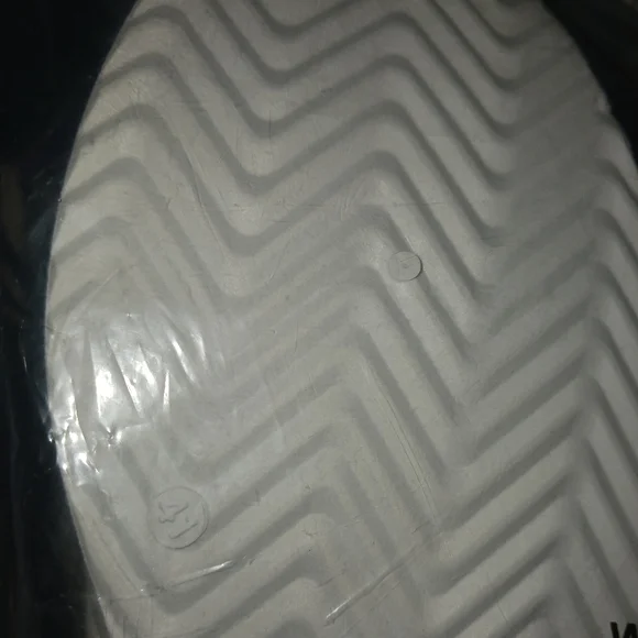 NEW Women Gray & white comfort sport style sneakers - Picture 7 of 8